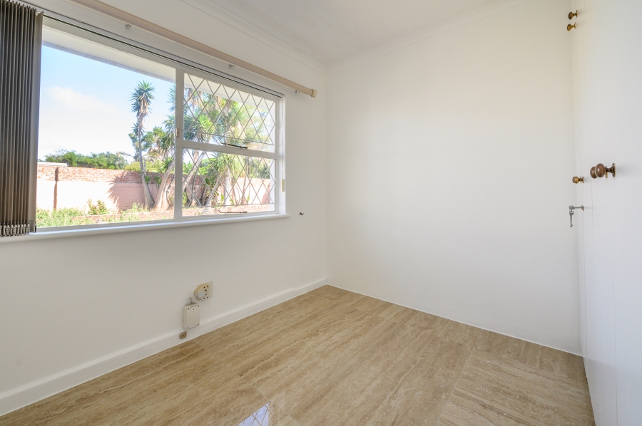 7 Bedroom Property for Sale in Summerstrand Eastern Cape